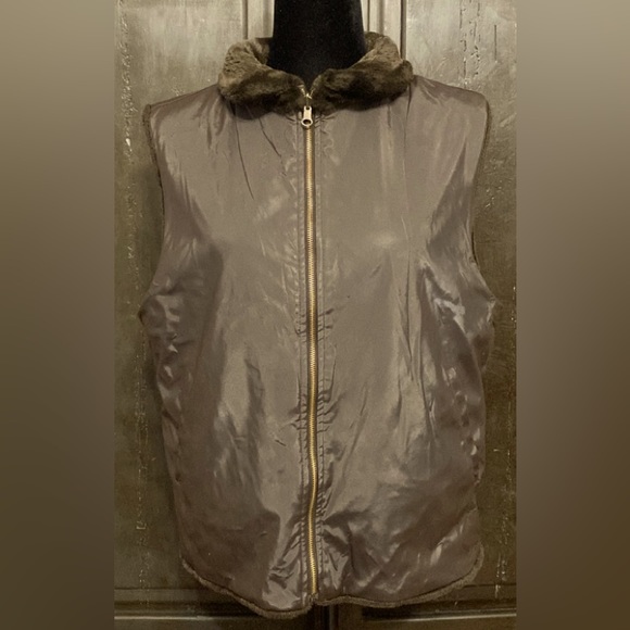 Blassport Reversible Chocolate Brown faux fur & Vinyl Sided vest -Size Large - Picture 3 of 13